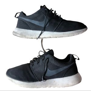 Nike Rosche Runs Black running shoes just do it